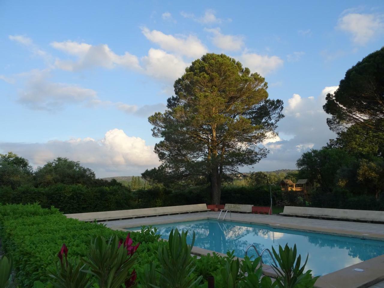 Domaine Le Moulin Neuf Hotel Saint Quentin la Poterie Bagian luar foto